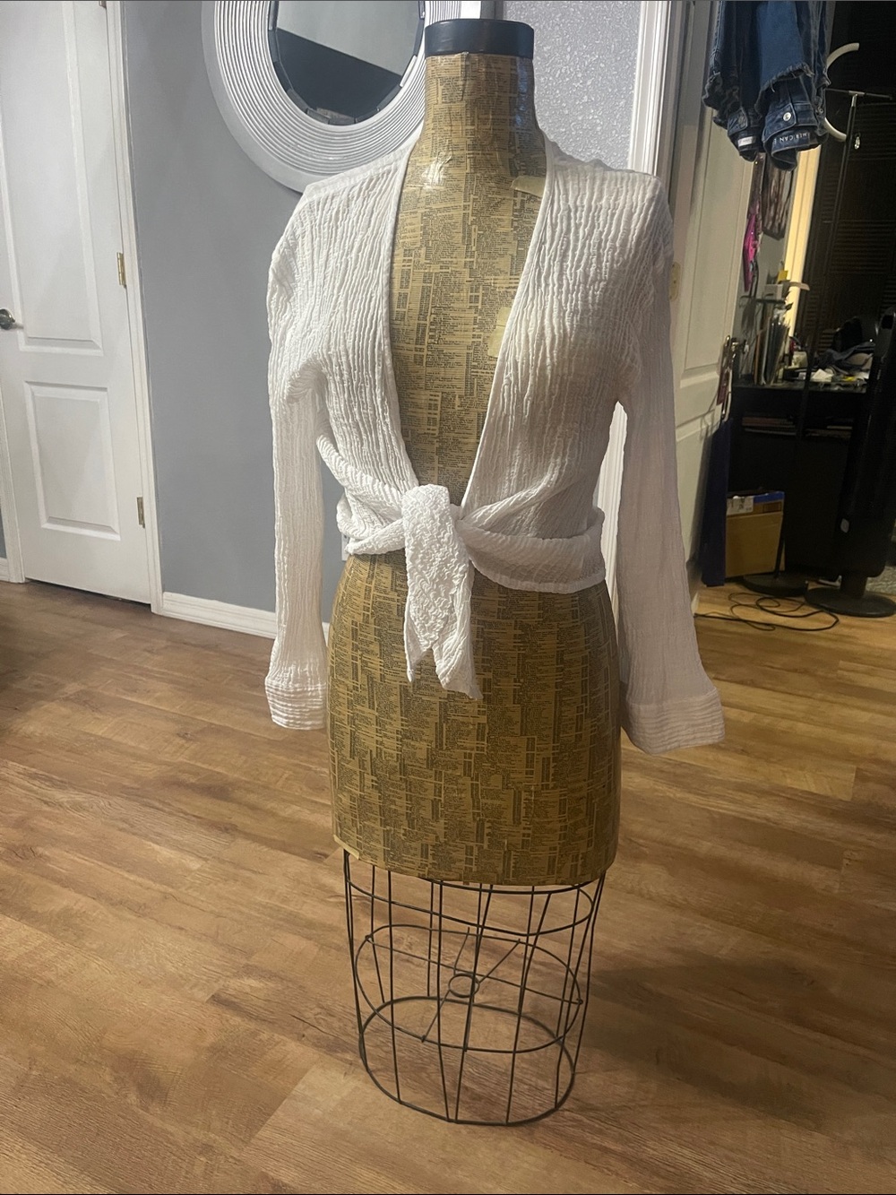 Women’s White Tie-Front Long-Sleeve Top, Size Medium